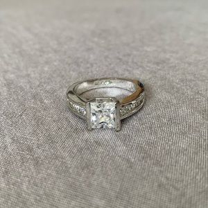 Lia Sophia fashion ring size 8